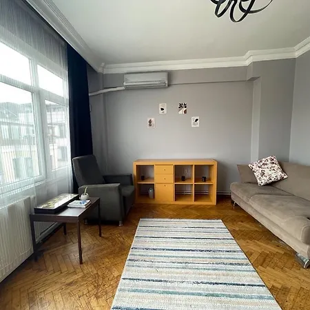 Appartement Kadikoyde Denize Yakin Kullanisli Ve Merkezi Daire Istanboel